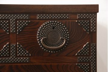 中古　美品　岩谷堂箪笥　あられ紋様の金具が目を惹く、和モダンな空間づくりにおすすめのサイドチェスト(引き出し、収納箪笥、整理箪笥、和タンス)(R-059832)