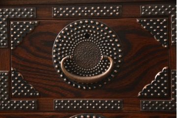 中古　美品　岩谷堂箪笥　あられ紋様の金具が目を惹く、和モダンな空間づくりにおすすめのサイドチェスト(引き出し、収納箪笥、整理箪笥、和タンス)(R-059832)