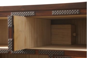 中古　美品　岩谷堂箪笥　あられ紋様の金具がモダンな雰囲気を醸し出す車箪笥(サイドチェスト、引き出し、収納箪笥、整理箪笥、和タンス)(R-059835)