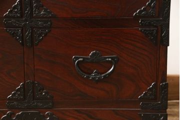 中古　美品　岩谷堂箪笥　黒々とした存在感のある金具が目を引くサイドボード(テレビボード、テレビ台、和タンス、サイドチェスト、衣装箪笥)(R-059836)