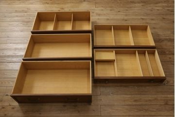 中古　DREXEL HERITAGE(ドレクセルヘリテイジ)　Triune(トライユン)　気品溢れるエレガントなマホガニー材製チェスト(引き出し、サイドボード、収納箪笥、整理タンス)(R-059837)