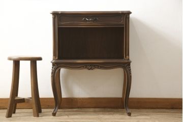 中古　カリモク家具(karimoku)　domani(ドマーニ)　Louis(ルイ)XVシリーズ　優雅なレリーフが上品なサイドテーブル(コーヒーテーブル、飾り台、花台)(R-059840)