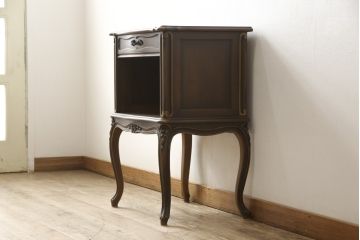中古　カリモク家具(karimoku)　domani(ドマーニ)　Louis(ルイ)XVシリーズ　優雅なレリーフが上品なサイドテーブル(コーヒーテーブル、飾り台、花台)(R-059840)