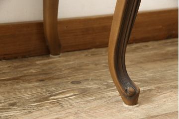中古　カリモク家具(karimoku)　domani(ドマーニ)　Louis(ルイ)XVシリーズ　優雅なレリーフが上品なサイドテーブル(コーヒーテーブル、飾り台、花台)(R-059840)