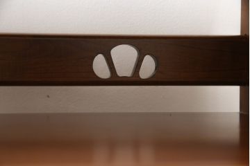中古　美品　欅(ケヤキ)材　上品な佇まいが魅力的な和風サイドキャビネット(収納棚、戸棚、キャビネット)(R-059841)