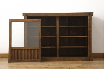 中古　美品　重厚　国産　職人手造り家具　框組み　どっしりとした佇まいが目を引く水屋箪笥サイドボード(戸棚、収納棚、食器棚)(R-059856)