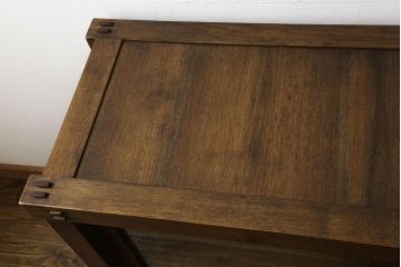 中古　美品　重厚　国産　職人手造り家具　框組み　どっしりとした佇まいが目を引く水屋箪笥サイドボード(戸棚、収納棚、食器棚)(R-059856)