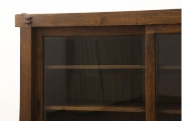 中古　美品　重厚　国産　職人手造り家具　框組み　どっしりとした佇まいが目を引く水屋箪笥サイドボード(戸棚、収納棚、食器棚)(R-059856)