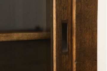 中古　美品　重厚　国産　職人手造り家具　框組み　どっしりとした佇まいが目を引く水屋箪笥サイドボード(戸棚、収納棚、食器棚)(R-059856)