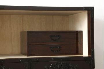 中古　超美品!　最高級　前面欅(ケヤキ)材　木地呂塗り　総漆塗り　渡辺家具店　仙台箪笥　重厚な佇まいに圧倒される衣装タンス(和箪笥、着物箪笥、観音箪笥)(R-059857)