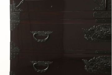 中古　超美品!　最高級　前面欅(ケヤキ)材　木地呂塗り　総漆塗り　渡辺家具店　仙台箪笥　重厚な佇まいに圧倒される衣装タンス(和箪笥、着物箪笥、観音箪笥)(R-059857)