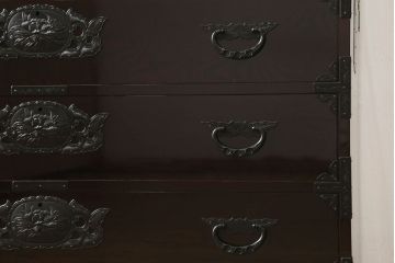 中古　超美品!　最高級　前面欅(ケヤキ)材　木地呂塗り　総漆塗り　渡辺家具店　仙台箪笥　重厚な佇まいに圧倒される衣装タンス(和箪笥、着物箪笥、観音箪笥)(R-059857)