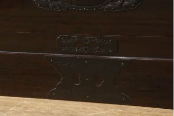 中古　超美品!　最高級　前面欅(ケヤキ)材　木地呂塗り　総漆塗り　渡辺家具店　仙台箪笥　重厚な佇まいに圧倒される衣装タンス(和箪笥、着物箪笥、観音箪笥)(R-059857)