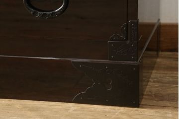 中古　超美品!　最高級　前面欅(ケヤキ)材　木地呂塗り　総漆塗り　渡辺家具店　仙台箪笥　重厚な佇まいに圧倒される衣装タンス(和箪笥、着物箪笥、観音箪笥)(R-059857)