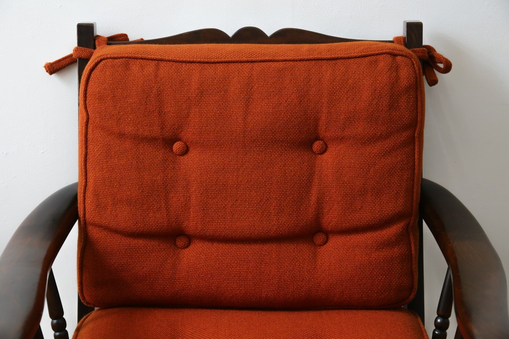 和製ビンテージ　北海道民芸家具　どこから見ても美しい!随所に見られる凝った作り込みが目を引く1人掛けソファ　(R-059859)