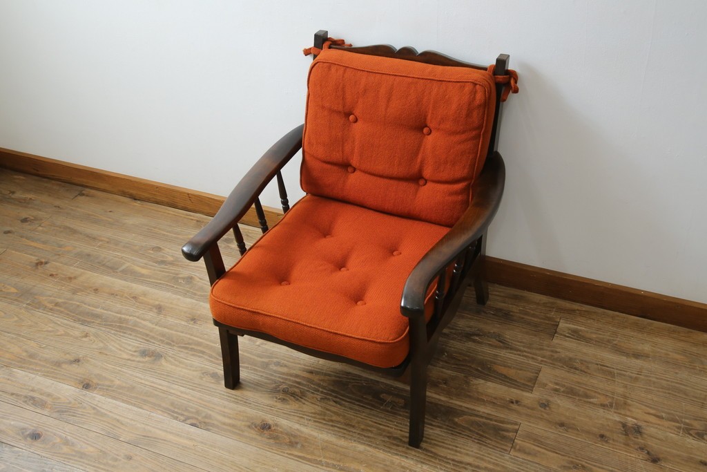 和製ビンテージ　北海道民芸家具　どこから見ても美しい!随所に見られる凝った作り込みが目を引く1人掛けソファ　(R-059859)