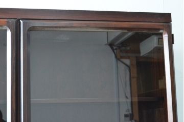 和製ビンテージ　山品木工(YAMASHINA)　ローズウッド　絶版品　高級感漂う上品なキャビネット(収納棚、食器棚、戸棚、飾り棚、本箱、ブックケース、ヴィンテージ)(R-059863)