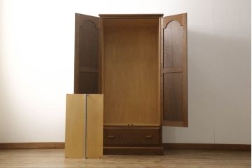 中古　三越家具　カントリーハウス　洋風家具　イギリスカントリースタイルのような温かみのある空間づくりにおすすめのワードローブ(洋服タンス、収納棚、衣装タンス)(R-059864)