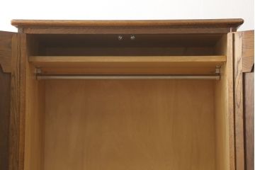 中古　三越家具　カントリーハウス　洋風家具　イギリスカントリースタイルのような温かみのある空間づくりにおすすめのワードローブ(洋服タンス、収納棚、衣装タンス)(R-059864)