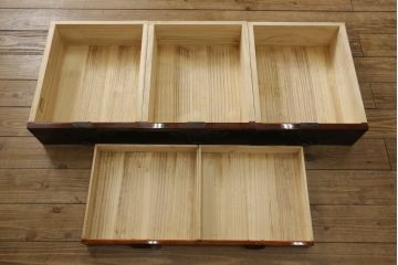 中古　超美品!　最高級　前面欅(ケヤキ)材　木地呂塗り　総漆塗り　渡辺家具店　仙台箪笥　重厚な佇まいに圧倒される衣装タンス(和箪笥、引き出し)(R-059865)