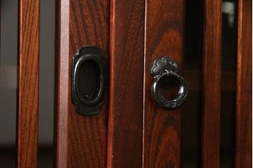 中古　美品　伝統民芸家具　迫力のある杢目が魅力的な岩谷堂箪笥サイドボード(引き出し、収納棚、サイドキャビネット)(R-059891)