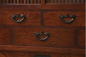中古　美品　伝統民芸家具　迫力のある杢目が魅力的な岩谷堂箪笥サイドボード(引き出し、収納棚、サイドキャビネット)(R-059891)