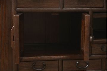 中古　超美品!!　大塚家具取り扱い　高級家具　総欅(ケヤキ)材　校倉造りデザインが重厚な雰囲気を醸し出すテレビ台(あぜくらづくり、ローボード、収納棚、戸棚、サイドボード、サイドキャビネット、リビングボード)(定価約60万円)(R-059892)