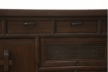 中古　超美品!!　大塚家具取り扱い　高級家具　総欅(ケヤキ)材　校倉造りデザインが重厚な雰囲気を醸し出すテレビ台(あぜくらづくり、ローボード、収納棚、戸棚、サイドボード、サイドキャビネット、リビングボード)(定価約60万円)(R-059892)