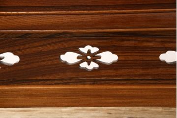 中古　超美品　最高級工芸品　総欅(ケヤキ)材　玉杢無垢材　重厚感漂う総漆塗りの衝立て(つい立て、パーテーション、間仕切り)(定価約120万円)(R-059893)