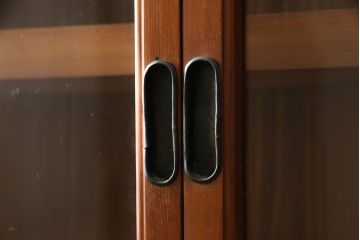 和製アンティーク　関西　近江地方　前面ヒノキ　檜の落ち着いた色合いが和モダンなお部屋に取り入れやすいローボード(食器棚、カップボード、収納棚、戸棚、飾り棚、陳列棚、ローキャビネット)(R-059896)