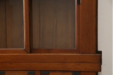 和製アンティーク　関西　近江地方　前面ヒノキ　檜の落ち着いた色合いが和モダンなお部屋に取り入れやすいローボード(食器棚、カップボード、収納棚、戸棚、飾り棚、陳列棚、ローキャビネット)(R-059896)