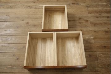 中古　美品　高級品　漆塗り　三方タモ材　内部桐材　木目が味わい深い職人手造りの和服箪笥(着物箪笥、衣装箪笥、収納タンス、小箪笥、引き出し、チェスト)(R-059901)