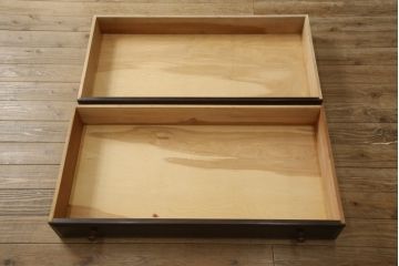 中古　松本民芸家具　引き出しが2杯付き　クラシカルな佇まいのワードローブ(洋服タンス、衣装タンス、収納棚)(定価推定約60万円)(R-059903)