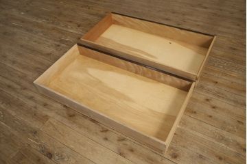 中古　松本民芸家具　引き出しが2杯付き　クラシカルな佇まいのワードローブ(洋服タンス、衣装タンス、収納棚)(定価推定約60万円)(R-059903)