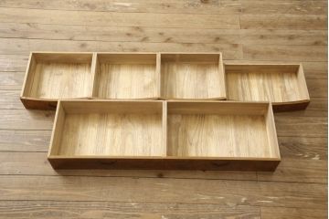 中古　美品　高級品　江戸指物　内部桐材　御蔵桑材(島桑)の美しい杢目が目を惹く重ね茶箪笥(茶棚、違い棚、収納棚、引き出し、戸棚)(定価約70万円)(R-059906)