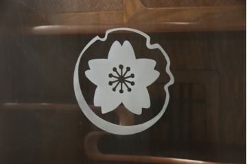 中古　美品　高級品　江戸指物　内部桐材　御蔵桑材(島桑)の美しい杢目が目を惹く重ね茶箪笥(茶棚、違い棚、収納棚、引き出し、戸棚)(定価約70万円)(R-059906)