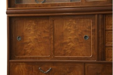 中古　美品　高級品　江戸指物　内部桐材　御蔵桑材(島桑)の美しい杢目が目を惹く重ね茶箪笥(茶棚、違い棚、収納棚、引き出し、戸棚)(定価約70万円)(R-059906)