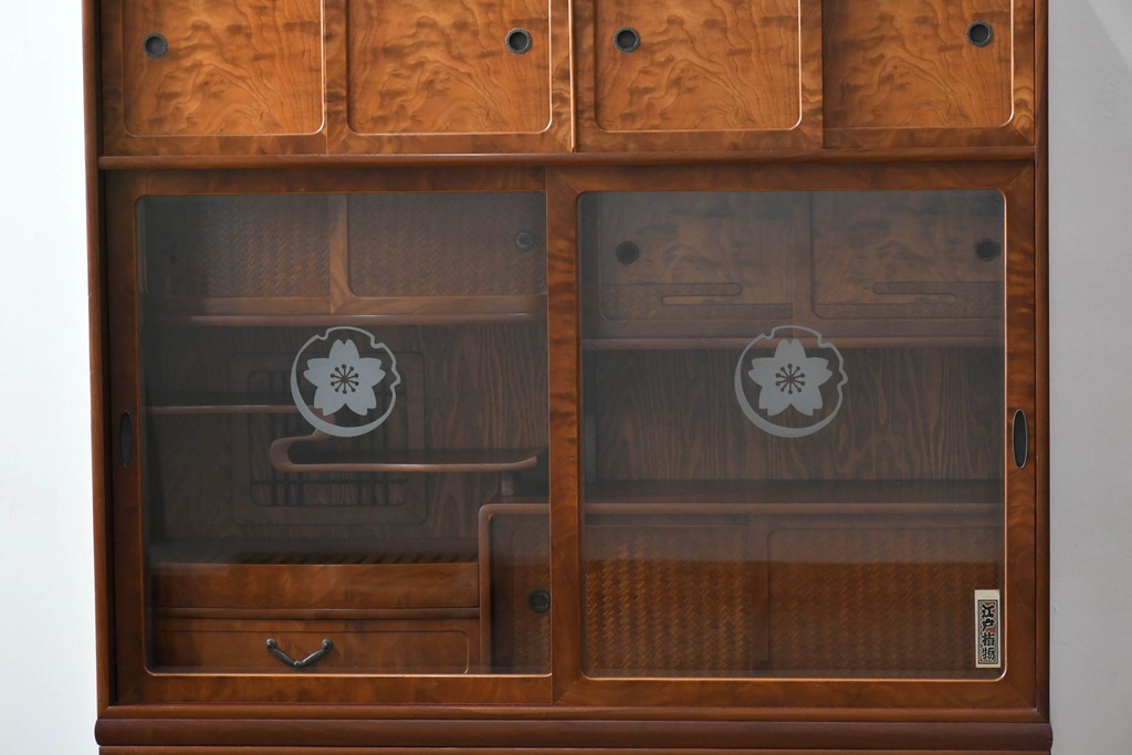 中古　美品　高級品　江戸指物　内部桐材　御蔵桑材(島桑)の美しい杢目が目を惹く重ね茶箪笥(茶棚、違い棚、収納棚、引き出し、戸棚)(定価約70万円)(R-059906)