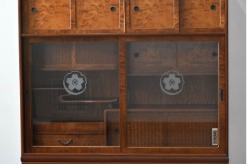 中古　美品　高級品　江戸指物　内部桐材　御蔵桑材(島桑)の美しい杢目が目を惹く重ね茶箪笥(茶棚、違い棚、収納棚、引き出し、戸棚)(定価約70万円)(R-059906)