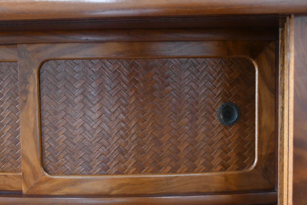 中古　美品　高級品　江戸指物　内部桐材　御蔵桑材(島桑)の美しい杢目が目を惹く重ね茶箪笥(茶棚、違い棚、収納棚、引き出し、戸棚)(定価約70万円)(R-059906)