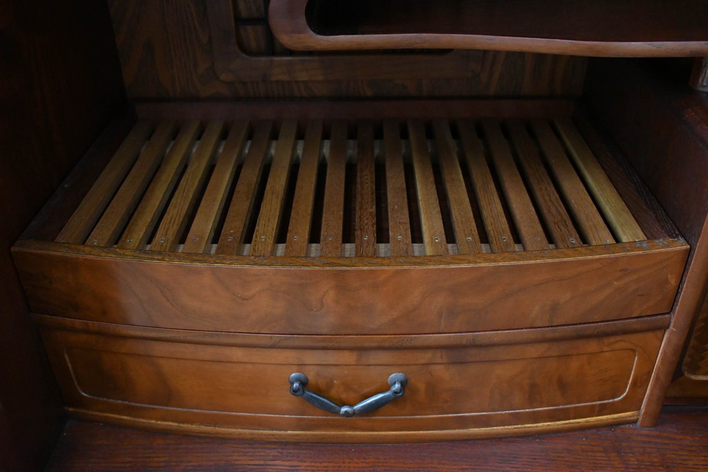 中古　美品　高級品　江戸指物　内部桐材　御蔵桑材(島桑)の美しい杢目が目を惹く重ね茶箪笥(茶棚、違い棚、収納棚、引き出し、戸棚)(定価約70万円)(R-059906)