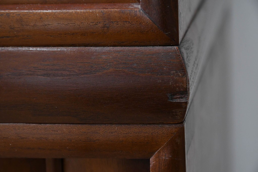 中古　美品　高級品　江戸指物　内部桐材　御蔵桑材(島桑)の美しい杢目が目を惹く重ね茶箪笥(茶棚、違い棚、収納棚、引き出し、戸棚)(定価約70万円)(R-059906)