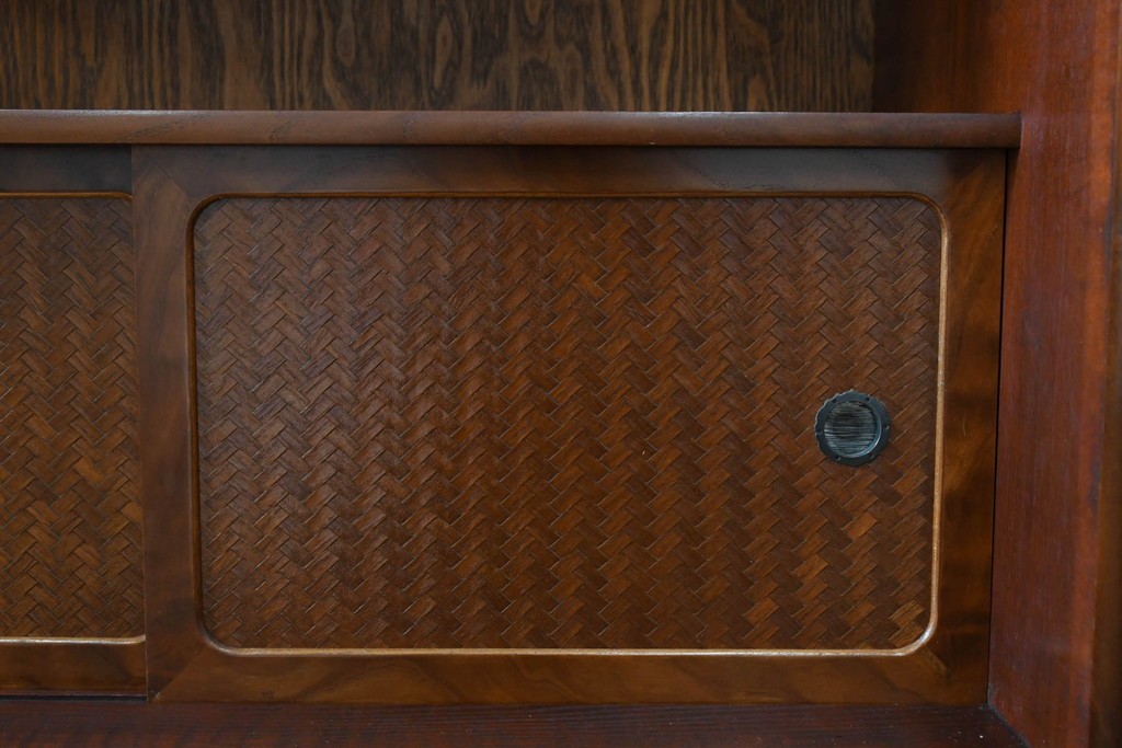 中古　美品　高級品　江戸指物　内部桐材　御蔵桑材(島桑)の美しい杢目が目を惹く重ね茶箪笥(茶棚、違い棚、収納棚、引き出し、戸棚)(定価約70万円)(R-059906)