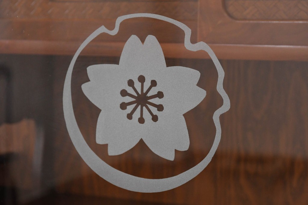 中古　美品　高級品　江戸指物　内部桐材　御蔵桑材(島桑)の美しい杢目が目を惹く重ね茶箪笥(茶棚、違い棚、収納棚、引き出し、戸棚)(定価約70万円)(R-059906)