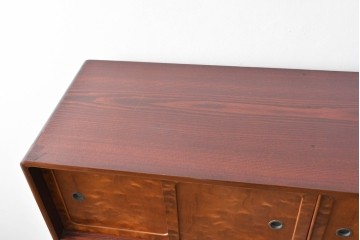 中古　美品　高級品　江戸指物　内部桐材　御蔵桑材(島桑)の美しい杢目が目を惹く重ね茶箪笥(茶棚、違い棚、収納棚、引き出し、戸棚)(定価約70万円)(R-059906)