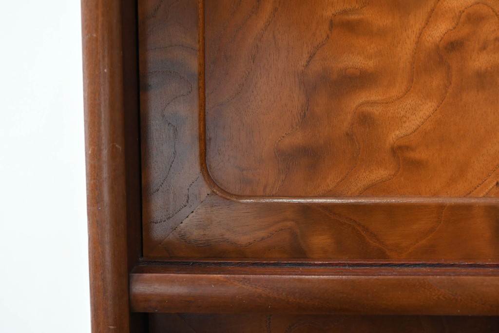 中古　美品　高級品　江戸指物　内部桐材　御蔵桑材(島桑)の美しい杢目が目を惹く重ね茶箪笥(茶棚、違い棚、収納棚、引き出し、戸棚)(定価約70万円)(R-059906)