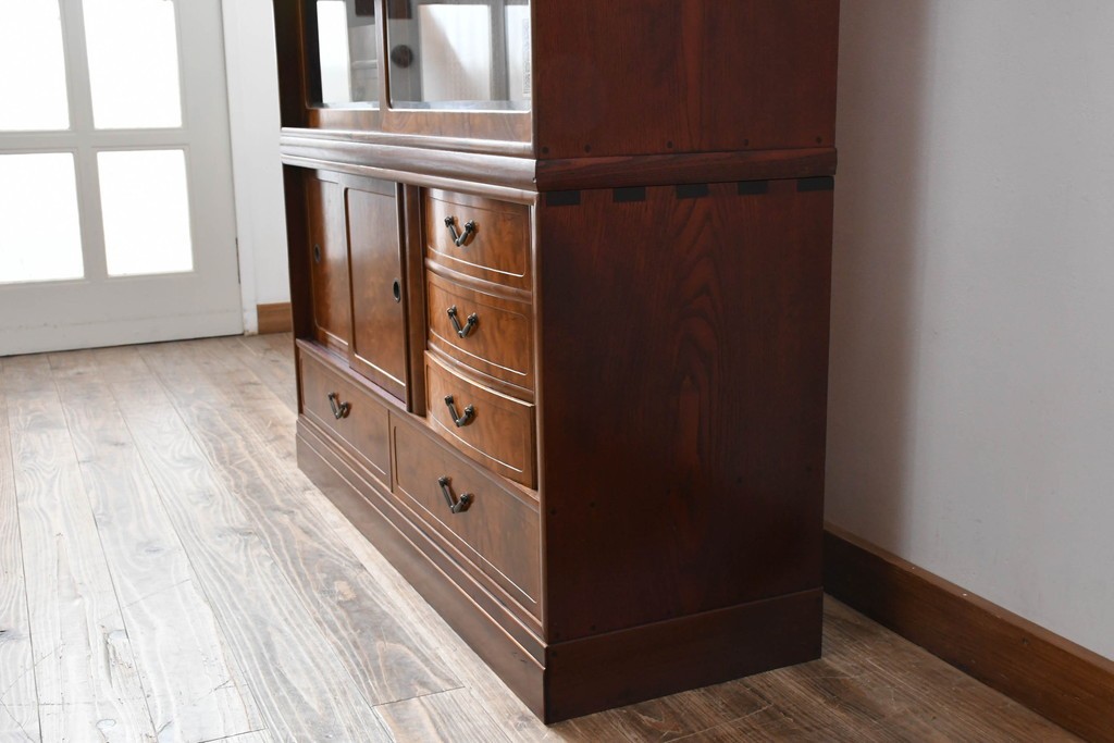 中古　美品　高級品　江戸指物　内部桐材　御蔵桑材(島桑)の美しい杢目が目を惹く重ね茶箪笥(茶棚、違い棚、収納棚、引き出し、戸棚)(定価約70万円)(R-059906)