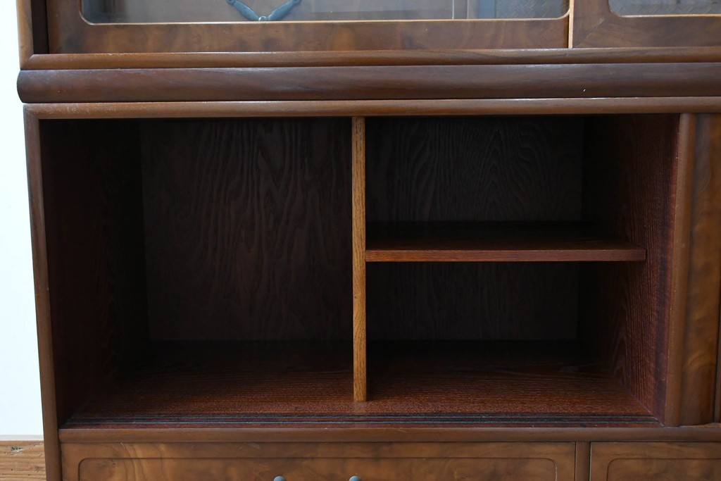 中古　美品　高級品　江戸指物　内部桐材　御蔵桑材(島桑)の美しい杢目が目を惹く重ね茶箪笥(茶棚、違い棚、収納棚、引き出し、戸棚)(定価約70万円)(R-059906)