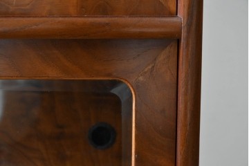 中古　美品　高級品　江戸指物　内部桐材　御蔵桑材(島桑)の美しい杢目が目を惹く重ね茶箪笥(茶棚、違い棚、収納棚、引き出し、戸棚)(定価約70万円)(R-059906)