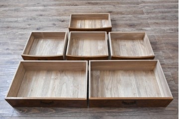 中古　美品　高級品　江戸指物　内部桐材　御蔵桑材(島桑)の美しい杢目が目を惹く重ね茶箪笥(茶棚、違い棚、収納棚、引き出し、戸棚)(定価約70万円)(R-059906)